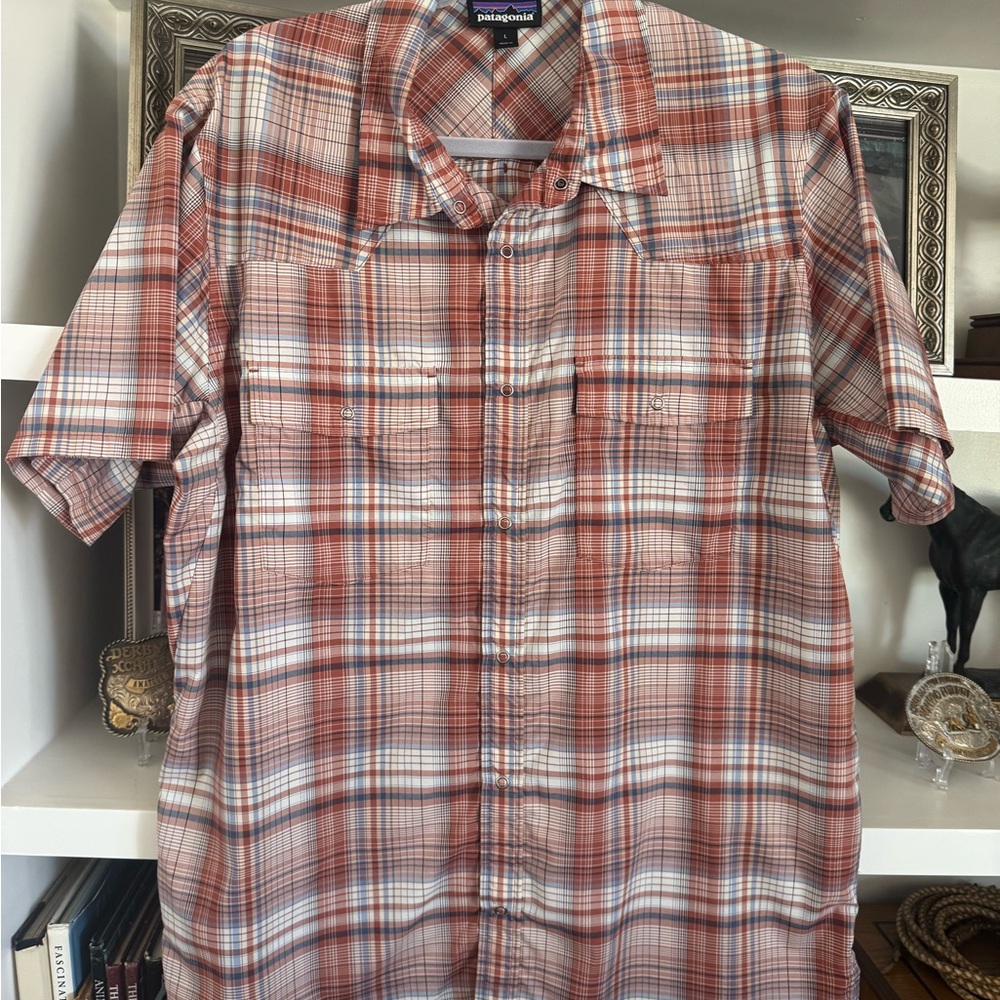 Patagonia Men's Plaid Button-Down Shirt  Summer Lightweight Vented